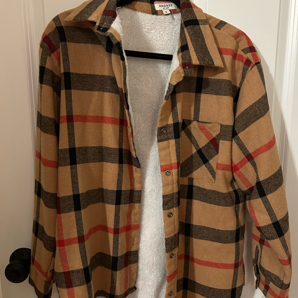 ANDREE BY UNIT plaid shacket with Sherpa size small
